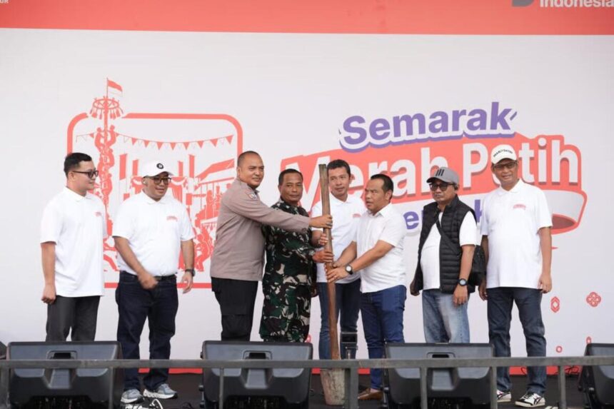 Bri Region 6 Meriahkan Pasar Malaka Rorotan, Dibuka Dengan Simbolis Penumbukan Padi
