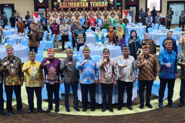 Gubernur Kalimantan Tengah (Kalteng) Agustiar Sabran menyambut Kajati Kalteng Hendrizal Husin di Palangka Raya, Jumat (14/8/2026).