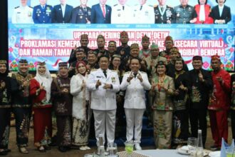 Gubernur Kalimantan Tengah H. Agustiar Sabran bersama Wakil Gubernur H. Edy Pratowo, Ketua DPRD Provinsi Kalimantan Tengah, serta unsur Forkopimda Provinsi Kalimantan Tengah saat mengikuti secara virtual Upacara Peringatan Proklamasi Kemerdekaan Republik Indonesia ke-81.