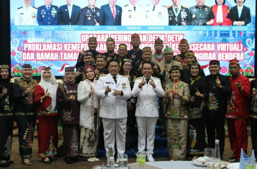 Gubernur Kalimantan Tengah H. Agustiar Sabran bersama Wakil Gubernur H. Edy Pratowo, Ketua DPRD Provinsi Kalimantan Tengah, serta unsur Forkopimda Provinsi Kalimantan Tengah saat mengikuti secara virtual Upacara Peringatan Proklamasi Kemerdekaan Republik Indonesia ke-81.