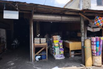 Toko Penjual Beras di Pasar Besar, Kota Palangka Raya.