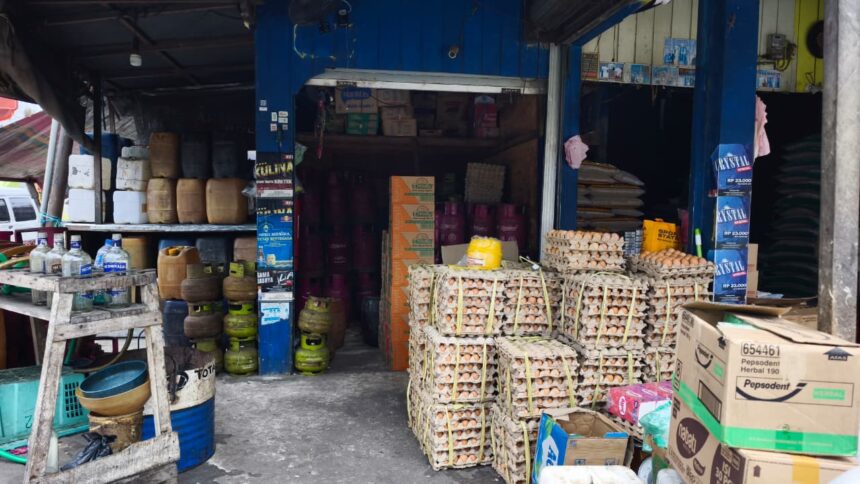 Penjual Eceran Tabung LPG di Pasar Besar Kota Palangka Raya.