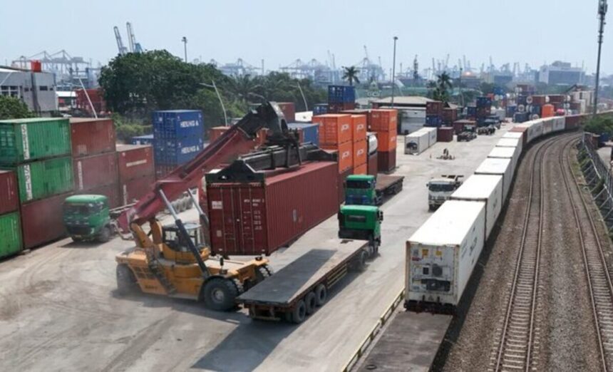 Angkutan Peti Kemas Kai Logistik (3)