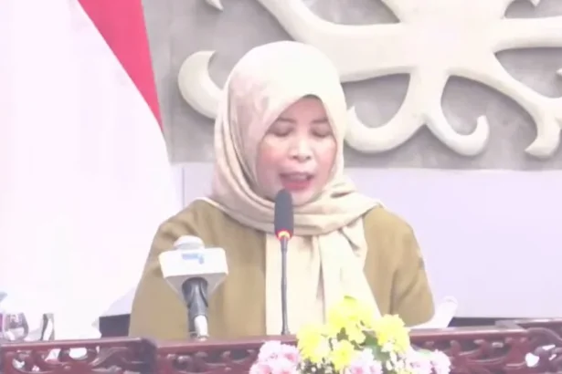 Juru Bicara Fraksi Partai Golkar DPRD Kalteng, Noor Fazariah Kamayanti dalam Rapat Paripurna ke-6 Masa Persidangan I Tahun Sidang 2026, Selasa (15/9/2026).