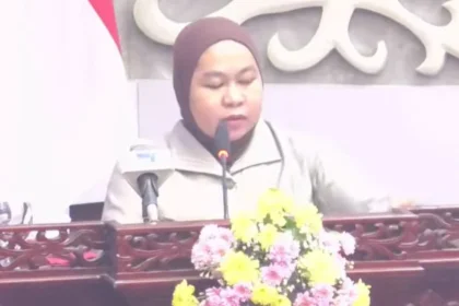 Juru Bicara Fraksi Partai Demokrat Kalteng, Kasri Yani, dalam Rapat Paripurna ke-6 Masa Persidangan I Tahun Sidang 2026 DPRD Kalteng, Selasa (15/9/2026).