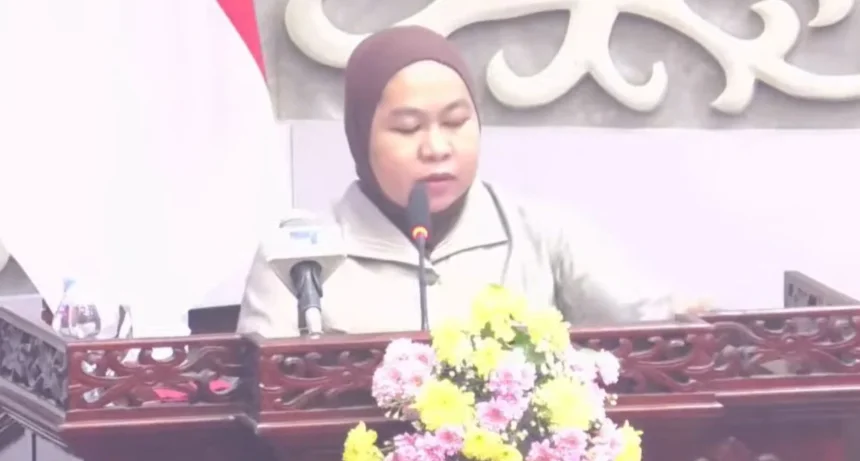 Juru Bicara Fraksi Partai Demokrat Kalteng, Kasri Yani, dalam Rapat Paripurna ke-6 Masa Persidangan I Tahun Sidang 2026 DPRD Kalteng, Selasa (15/9/2026).