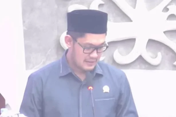 Juru Bicara Banggar DPRD Kalteng, Bryan Iskandar dalam Rapat Paripurna ke-8 Masa Persidangan I Tahun Sidang 2026 DPRD Kalteng, Selasa (29/9/2026).