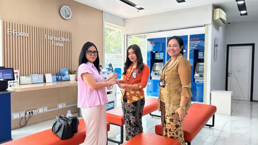 Semarak Hari Pelanggan Nasional, Bri Bo Mangga Dua Sambut Nasabah Dengan Kehangatan Bernuansa Wastra Nusantara