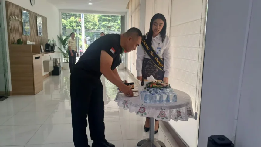 Semarak Hari Pelanggan Nasional, Bri Bo Segitiga Senen Sambut Nasabah Hangat Dalam Balutan Wastra Nusantara