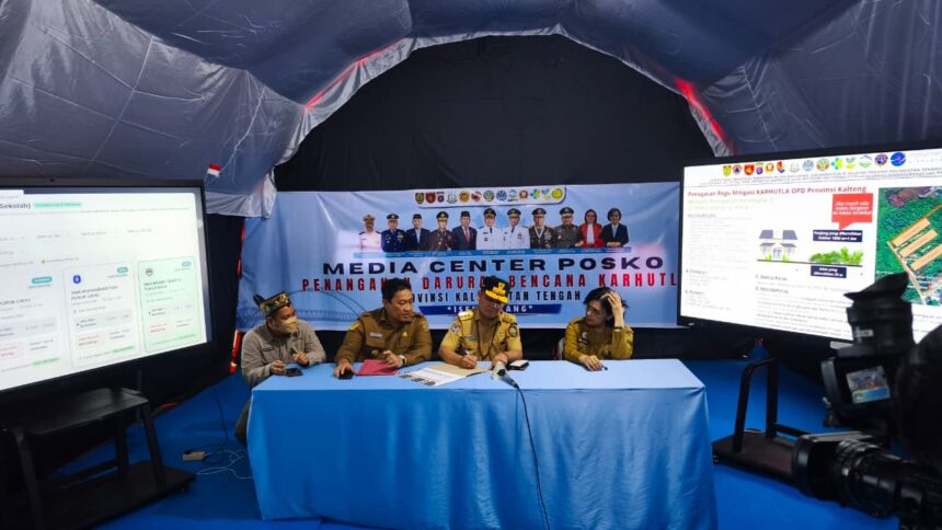 Press Release Kondisi Karhutla Kalimantan Tengah di Istana Isen Mulang, Rumah Jabatan Gubernur Kalteng, Palangka Raya, Senin (31/8/2026).