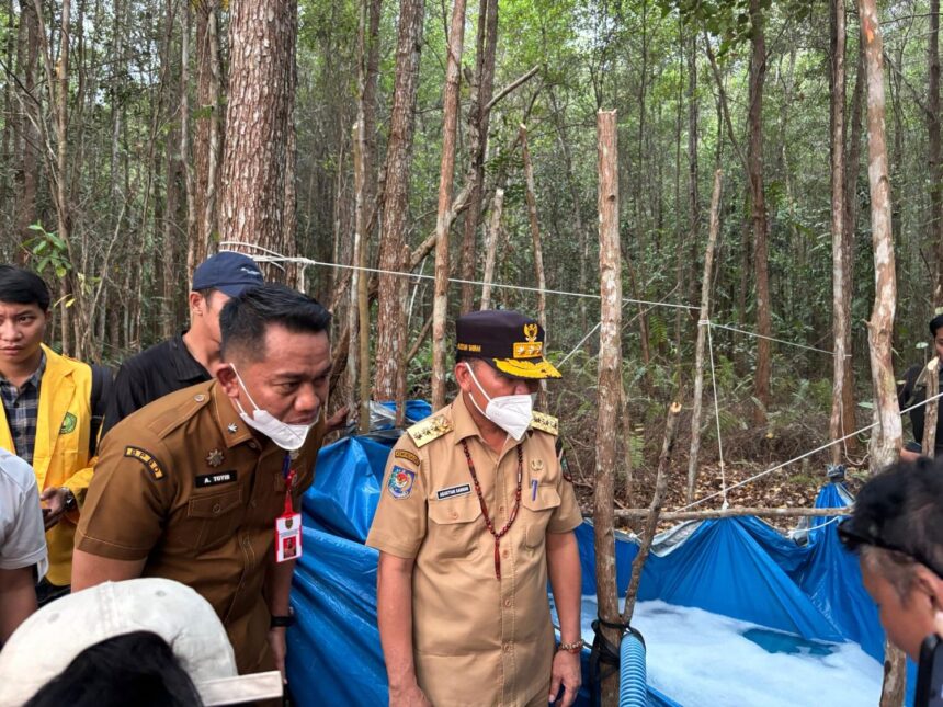 Gubernur Kalimantan Tengah Agustiar Sabran meninjau langsung lokasi kebakaran hutan dan lahan (karhutla) di kawasan belakang Kampus Merah Putih Terpadu Universitas Palangka Raya (UPR), Selasa (1/9/2026).