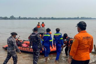 Operasi pencarian dan pertolongan (SAR) terhadap seorang perempuan yang dilaporkan hilang di sekitar Jembatan Pulau Telo, Kecamatan Selat, Kabupaten Kapuas, Kalimantan Tengah pada Minggu (6/9/2026).