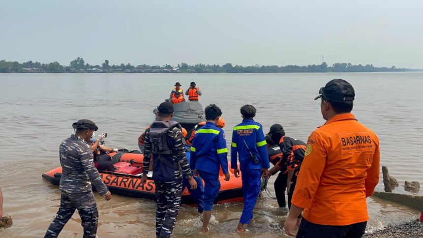 Operasi pencarian dan pertolongan (SAR) terhadap seorang perempuan yang dilaporkan hilang di sekitar Jembatan Pulau Telo, Kecamatan Selat, Kabupaten Kapuas, Kalimantan Tengah pada Minggu (6/9/2026).