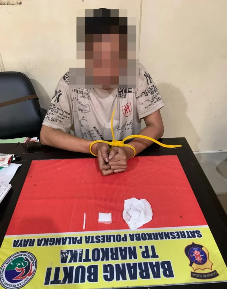 atresnarkoba Polresta Palangka Raya mengamankan seorang pria berinisial P (34) yang diduga terlibat peredaran narkotika jenis sabu di Kota Palangka Raya. Dari tangan pria tersebut, polisi menyita satu paket sabu dengan berat kotor sekitar 3,23 gram.
