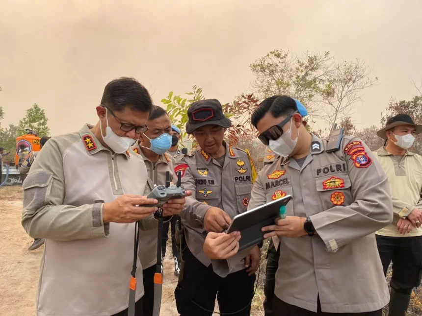 Kapolda Kalimantan Tengah Irjen Pol Iwan Kurniawan turun langsung ke lokasi kebakaran hutan dan lahan (karhutla) di wilayah Kota Palangka Raya, Selasa (15/9/2026).