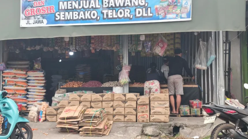 Pedagang di Pasar Besar di Kota Palangka Raya.