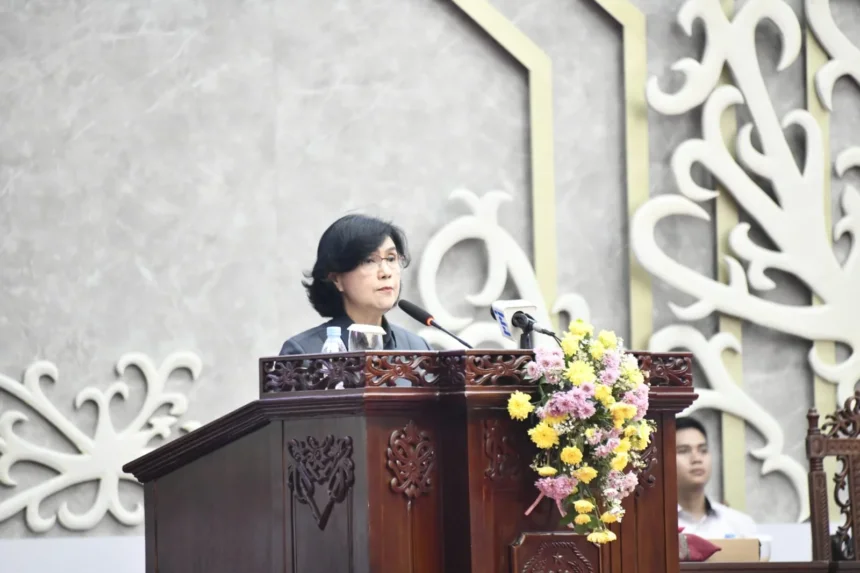 Sekda Kalteng Linae Victoria Aden dalam Rapat Paripurna ke-7 Masa Persidangan I Tahun Sidang 2026 di Ruang Rapat Paripurna DPRD Kalteng, Rabu (16/9/2026).
