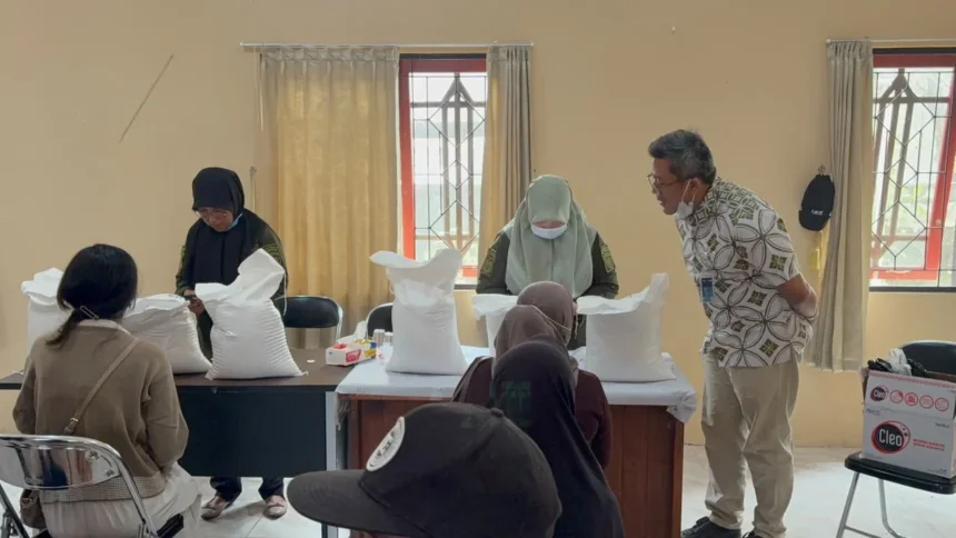 enyaluran bantuan pangan Presiden di Kota Palangka Raya mulai menyasar Kelurahan Palangka, Kecamatan Jekan Raya, Jumat (18/9/2026).