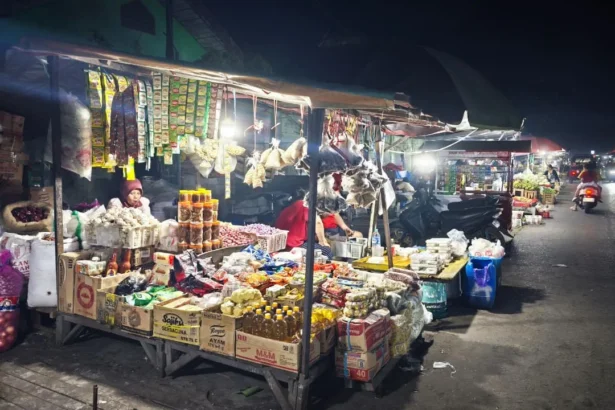 Aktivitas pedagang di Pasar Besar Kota Palangka Raya, Kamis (24/9/2026).
