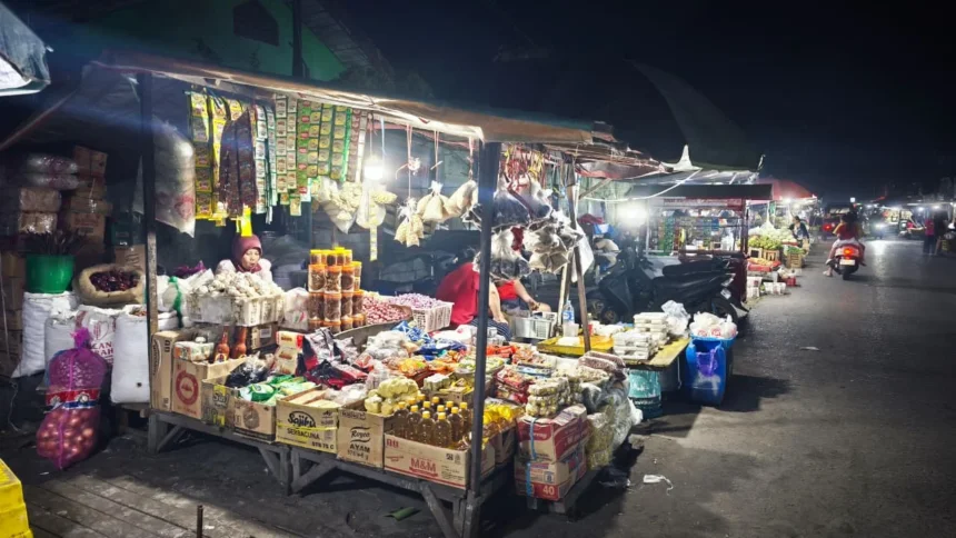 Aktivitas pedagang di Pasar Besar Kota Palangka Raya, Kamis (24/9/2026).