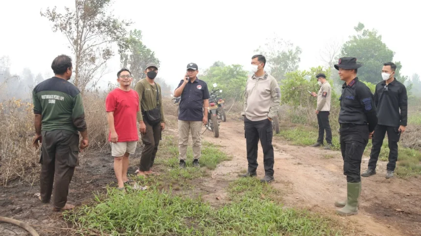 Kapolda Kalteng Irjen Pol Iwan Kurniawan bersama sejumlah pejabat utama Polda Kalteng turun langsung memantau kondisi lapangan di kawasan Jalan Tabat Kalsa dan Bulu Merindu, Kecamatan Sebangau, Kota Palangka Raya, Minggu (27/9/2026).