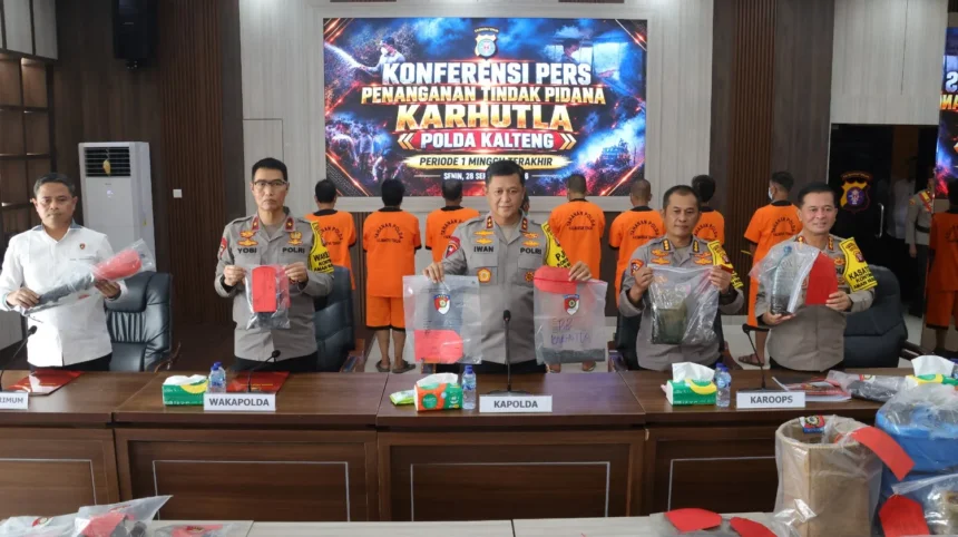 Polda Kalteng mengamankan delapan tersangka dari enam laporan polisi (LP) terkait dugaan pembakaran lahan.