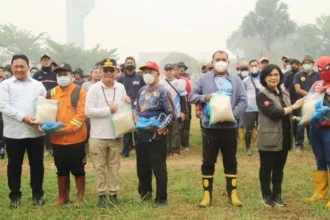 Gubernur Kalteng Bantuan Relawan