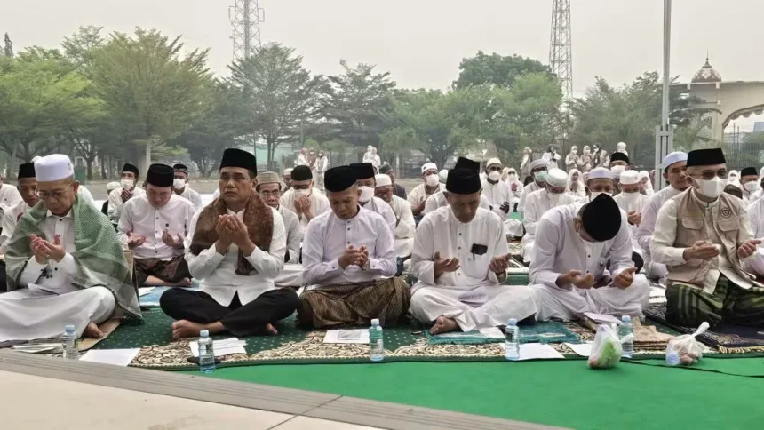 Kantor Wilayah Kementerian Haji dan Umrah (Kemenhaj) Kalimantan Tengah bersama Kantor Kemenhaj Kota Palangka Raya menggelar zikir, doa bersama, dan salat istisqa pada Jumat (2/10/2026).