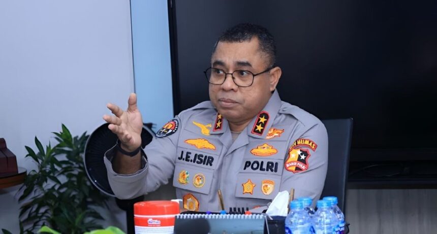 Kadiv Humas Polri Irjen Johnny Eddizon Isir