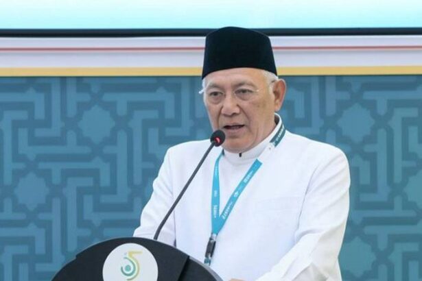 Ketua Umum PBNU KH Abdul Hakim Mahfudz atau Gus Kikin