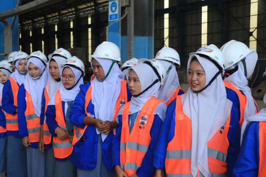 Peringati Hari Anak Perempuan Internasional, Waskita Beton Precast Dorong Generasi Perempuan Berkarya Di Industri Konstruksi Melalui Girls On Site Vol. 4.