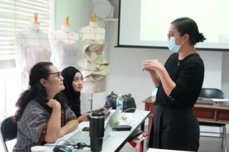 Perkuat Ekonomi Kreatif Bidang Fashion, Pt Pelindo Sinergi Lokaseva Bekali Umk Binaan Melalui Fash Up Local