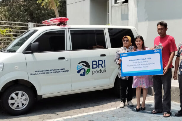 Perkuat Layanan Kesehatan Di Hari Batik Nasional, Bri Serahkan Ambulans Untuk Sma Yayasan Gemah Ripah Lohjinawi Klaten