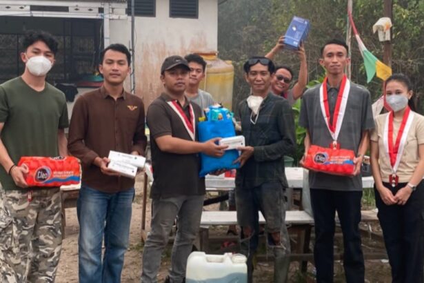PC Gerakan Mahasiswa Nasional Indonesia (GMNI) Palu menyalurkan bantuan logistik kepada relawan pemadam kebakaran hutan dan lahan (karhutla) di lingkungan Universitas Palangka Raya (UPR), Rabu (7/10/2026).