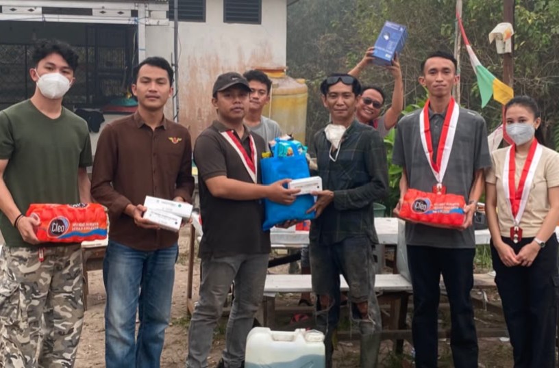 PC Gerakan Mahasiswa Nasional Indonesia (GMNI) Palu menyalurkan bantuan logistik kepada relawan pemadam kebakaran hutan dan lahan (karhutla) di lingkungan Universitas Palangka Raya (UPR), Rabu (7/10/2026).