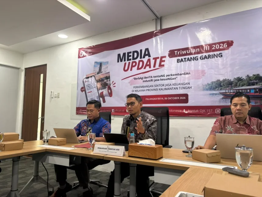Kepala OJK Kalteng, Primandanu Febriyan Aziz saat media update Triwulan III OJK Kalteng di Aula Hapakat Kantor OJK Provinsi Kalimantan Tengah pada Selasa (6/10/2026).