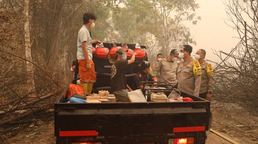 Kapolda Kalimantan Tengah (Kalteng) Irjen Pol Iwan Kurniawan lakukan pengecekan di Jalan Mahir Mahar, jalur Trans Palangka Raya–Banjarmasin pada Rabu (14/10/2026).