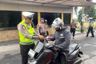 Operasi Patuh Telabang 2026, Direktorat Lalu Lintas (Ditlantas) Polda Kalimantan Tengah Bersama Bidang Profesi dan Pengamanan (Bidpropam) Polda Kalteng untuk melaksanakan kegiatan Penegakan Ketertiban dan Disiplin (Gaktibplin) terhadap personel Polda Kalteng di lingkungan Mapolda Kalteng (28/10/2026) Pagi.