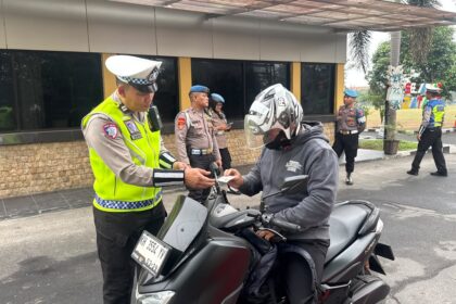 Operasi Patuh Telabang 2026, Direktorat Lalu Lintas (Ditlantas) Polda Kalimantan Tengah Bersama Bidang Profesi dan Pengamanan (Bidpropam) Polda Kalteng untuk melaksanakan kegiatan Penegakan Ketertiban dan Disiplin (Gaktibplin) terhadap personel Polda Kalteng di lingkungan Mapolda Kalteng (28/10/2026) Pagi.