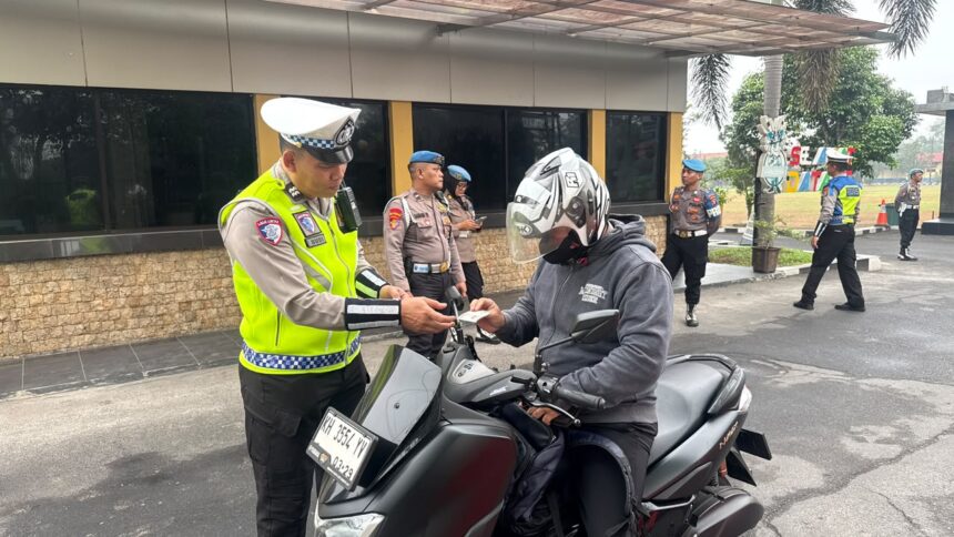 Operasi Patuh Telabang 2026, Direktorat Lalu Lintas (Ditlantas) Polda Kalimantan Tengah Bersama Bidang Profesi dan Pengamanan (Bidpropam) Polda Kalteng untuk melaksanakan kegiatan Penegakan Ketertiban dan Disiplin (Gaktibplin) terhadap personel Polda Kalteng di lingkungan Mapolda Kalteng (28/10/2026) Pagi.