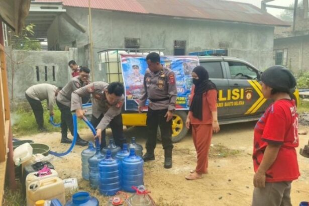 Bantuan Air Bersih Polres Barsel