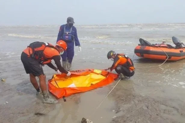 Evakuasi Jenazah Diduga Korban Km Virgo Transport 8 Di Tanjung Puting