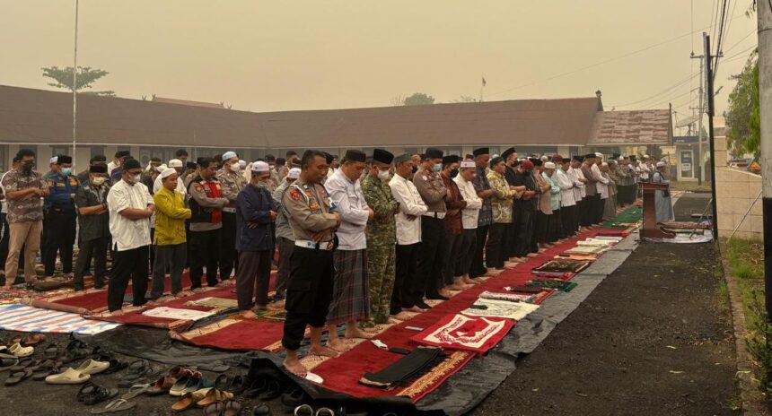 Salat Istisqa Polres Barsel