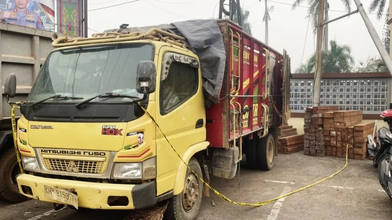 Truk Isi Ulin Dan Benuas
